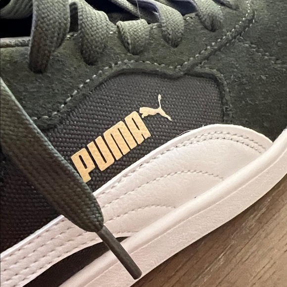 Puma Men's army green Suede Sneakers with White Stripe. - Picture 9 of 10